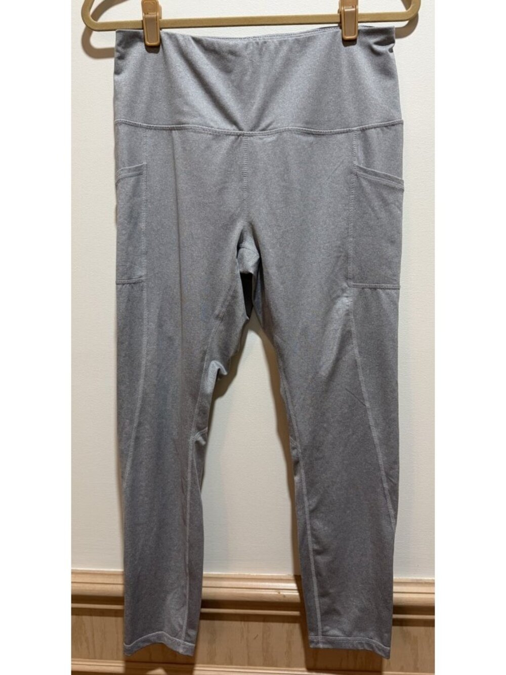 Reebok Solid Gray Leggings With Pockets Women’s ~ Size Large